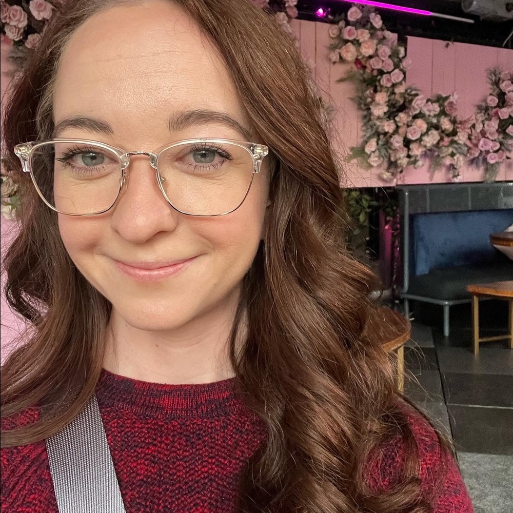 Meet your Posher, Maura